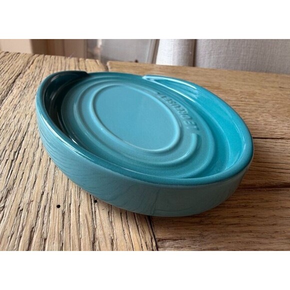 Le Creuset Stoneware Oval Spoon Rest Caribbean Blue NEW - Picture 4 of 4